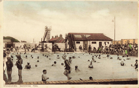 1930s postcard of Stonehaven Swimming Pool, Aberdeenshire