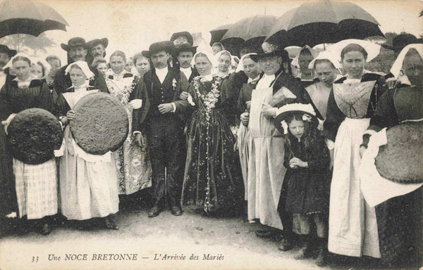 UNE NOCE BRETONNE - L'ARRIVEE DES MARIES POSTCARD