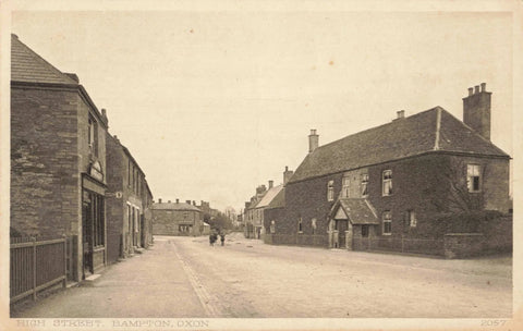 HIGH STREET, BAMPTON - OLD OXFORDSHIRE POSTCARD, PRE 1918