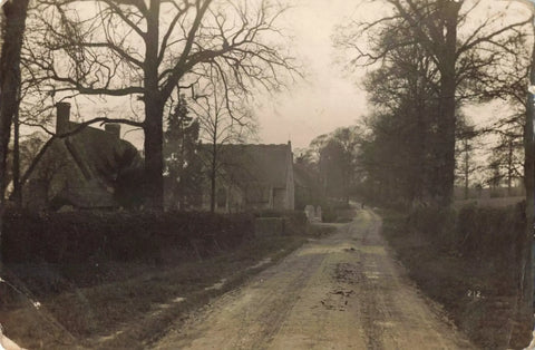 CHAPEL ROAD, SOUTH LEIGH - OLD OXFORDSHIRE POSTCARD, POSTED 1913 (ref 7294/23/F)