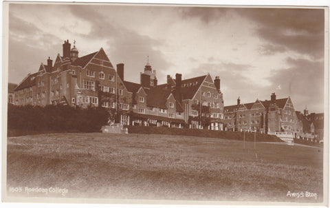 ROEDEAN COLLEGE - REAL PHOTO POSTCARD - BRIGHTON (ref 2478/17)